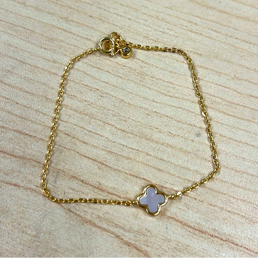 Gold and White Pearl Clover Bracelet 7.5”